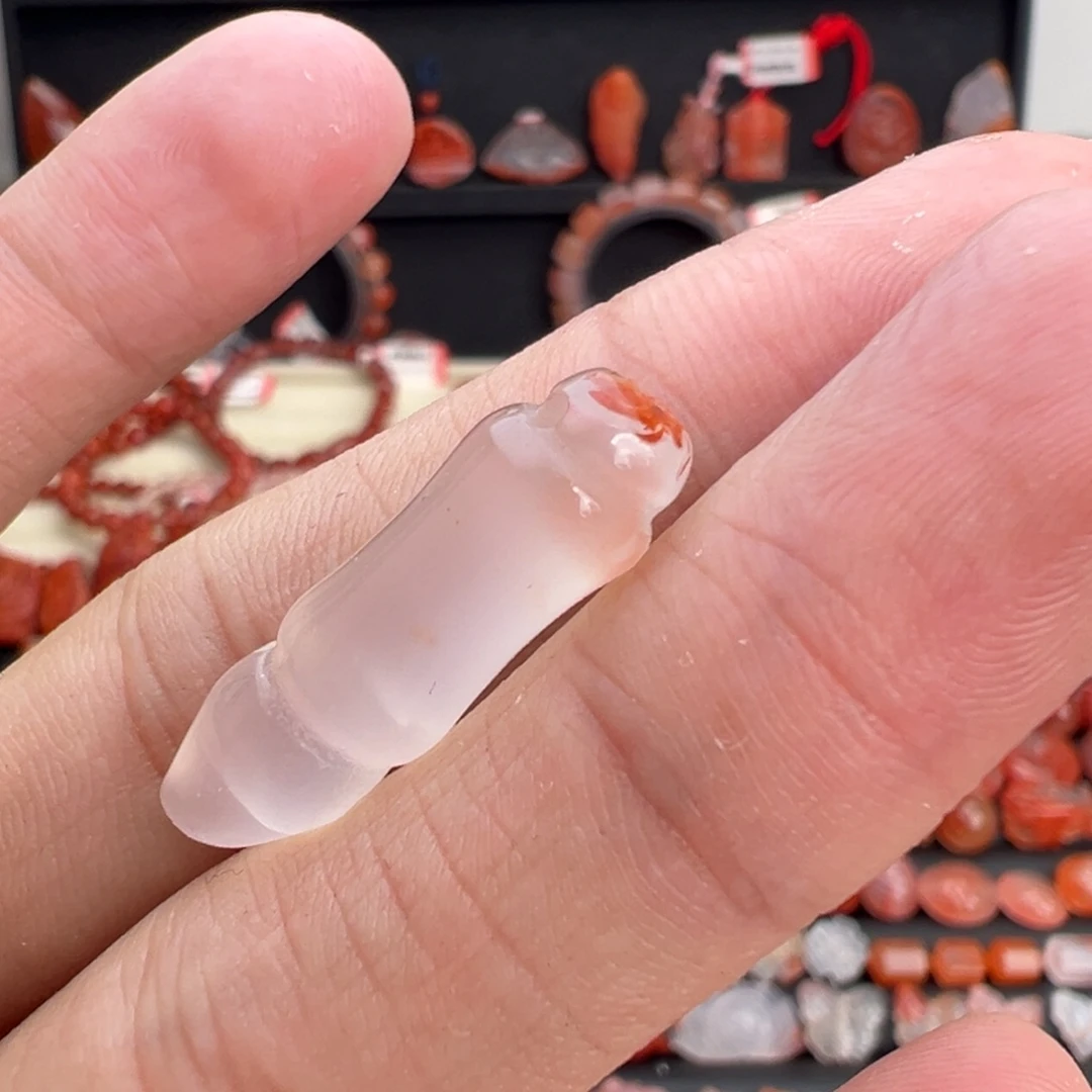 南红玛瑙未镶嵌颈饰毛笔