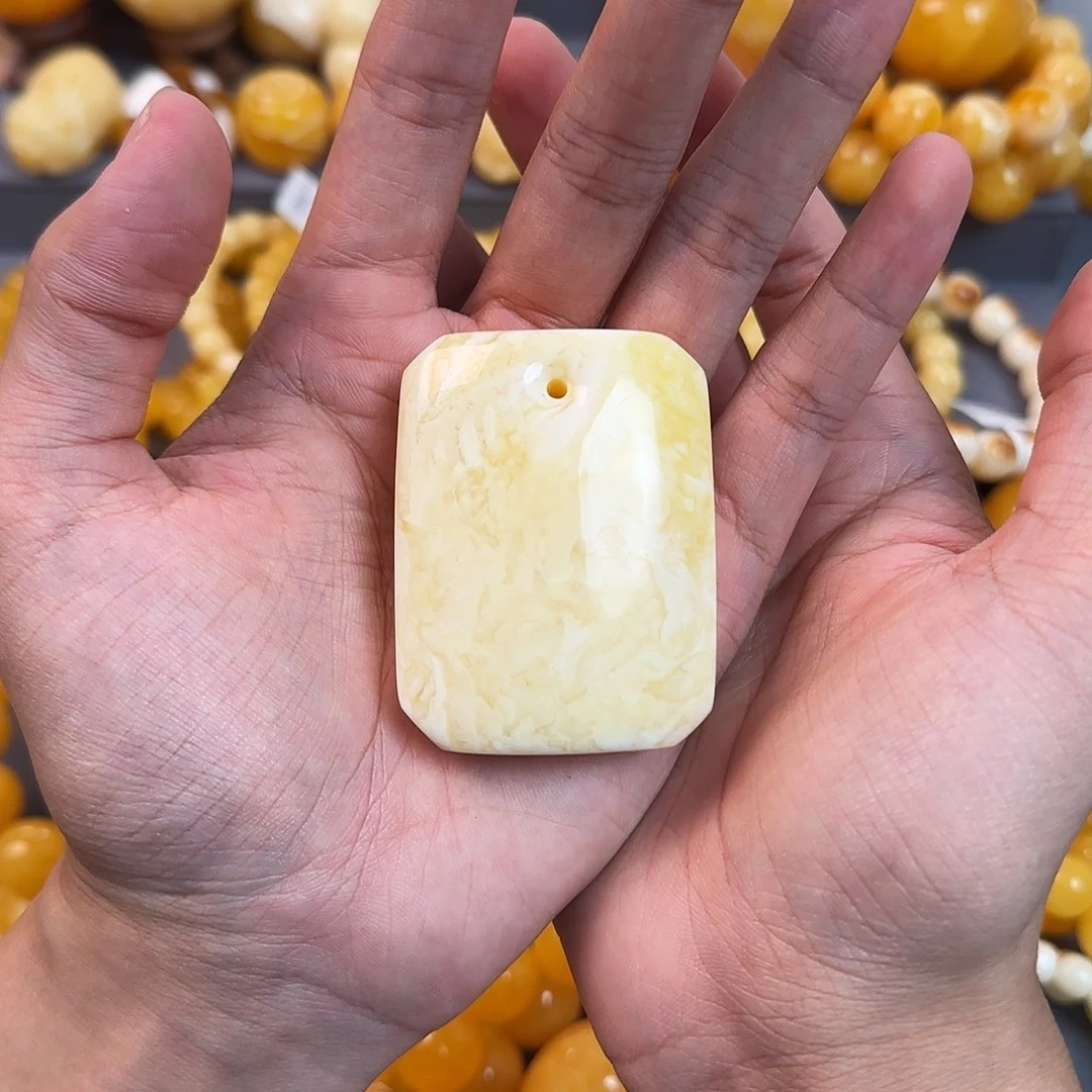 未镶嵌琥珀珠宝奇石