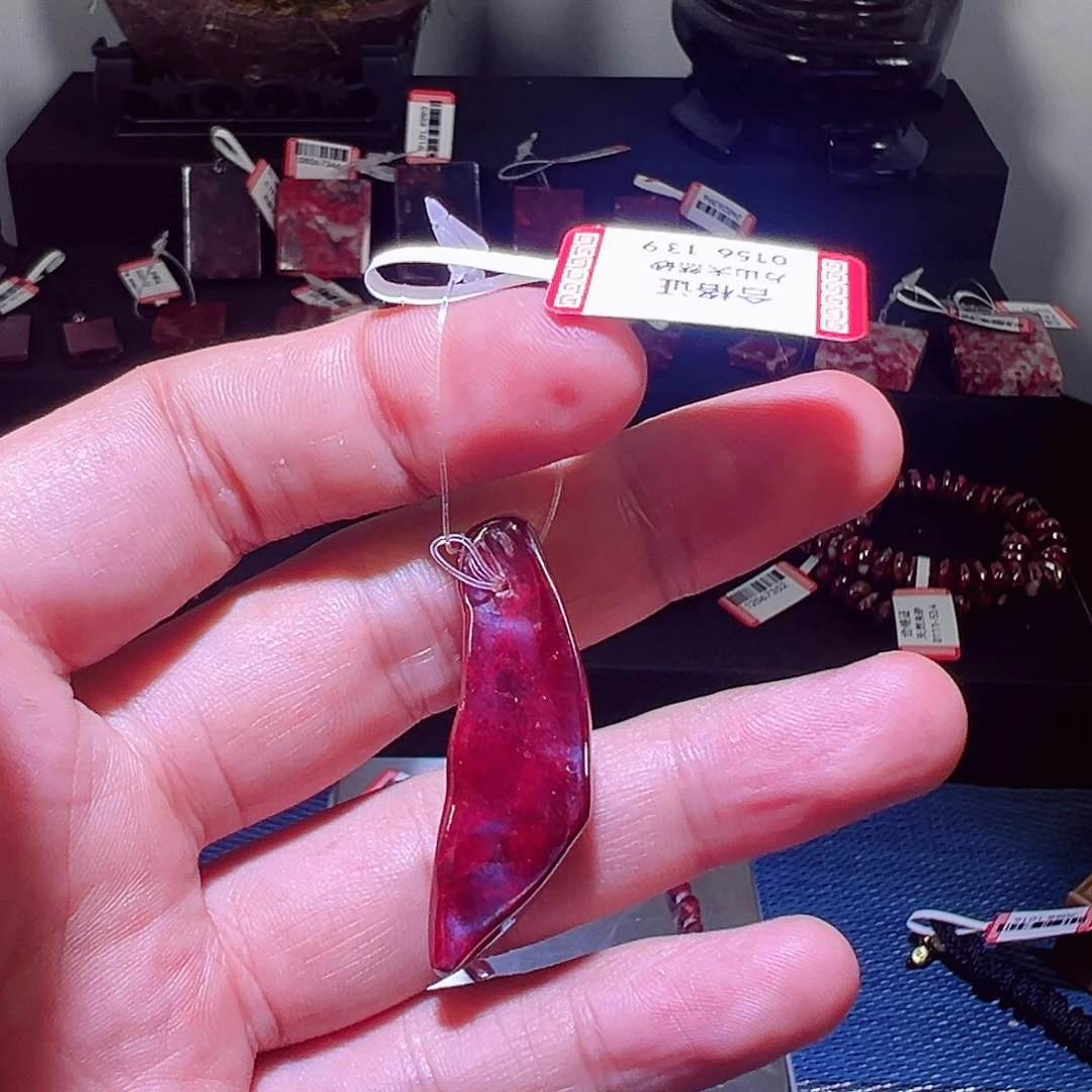 天然辰砂天然朱砂吊坠