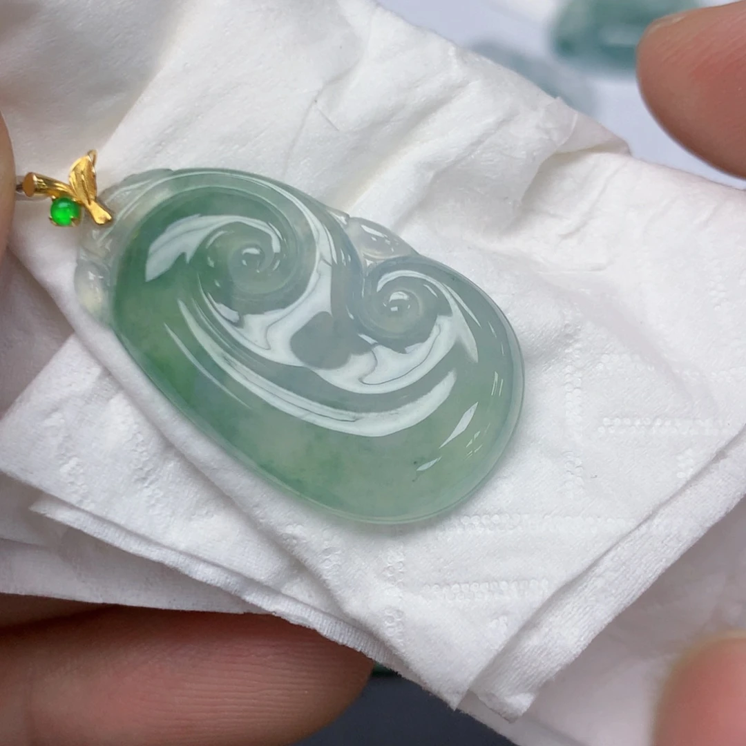 颈饰18K金镶嵌翡翠