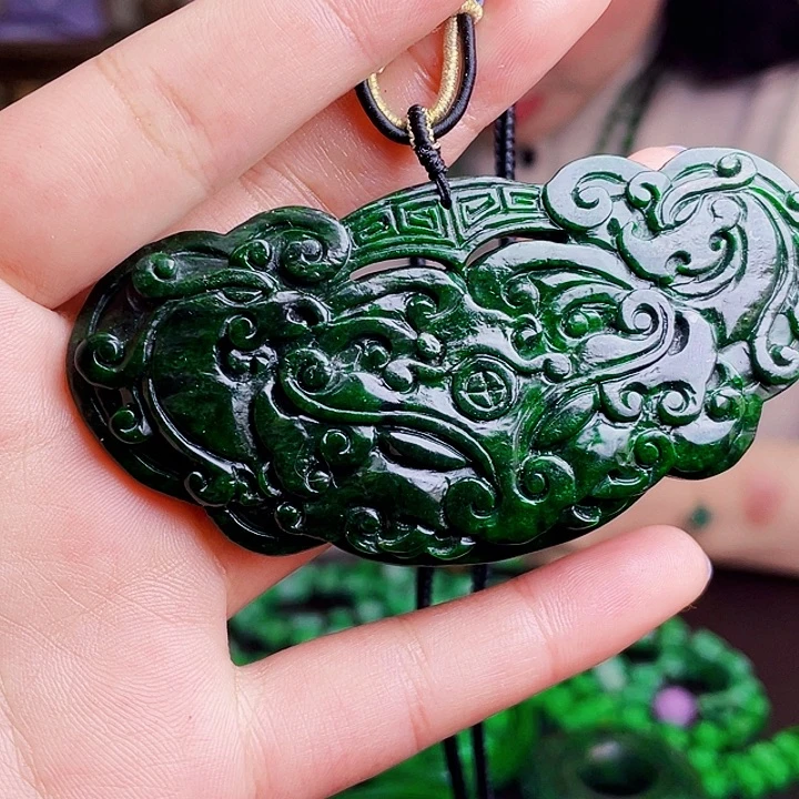 翡翠未镶嵌颈饰多样性