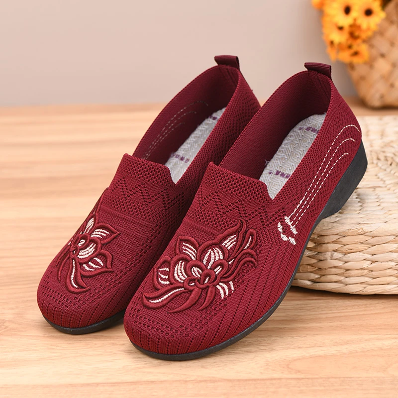 春季老北京布鞋女透气轻便妈妈鞋中老年奶奶鞋软底防滑绣花老人鞋