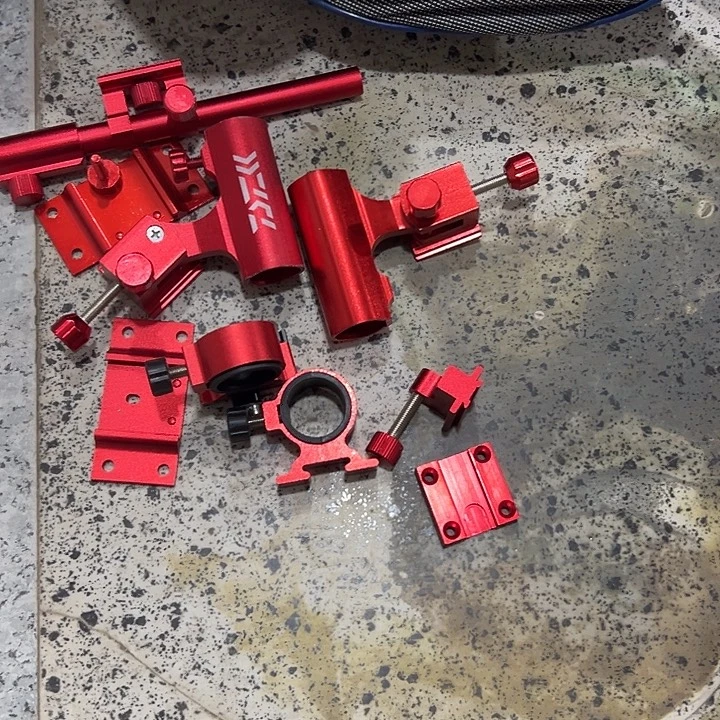 如图所示一堆配件