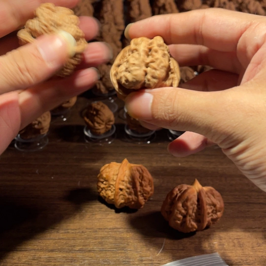 文玩核桃吊坠蛤蟆的眼睛是真的好看