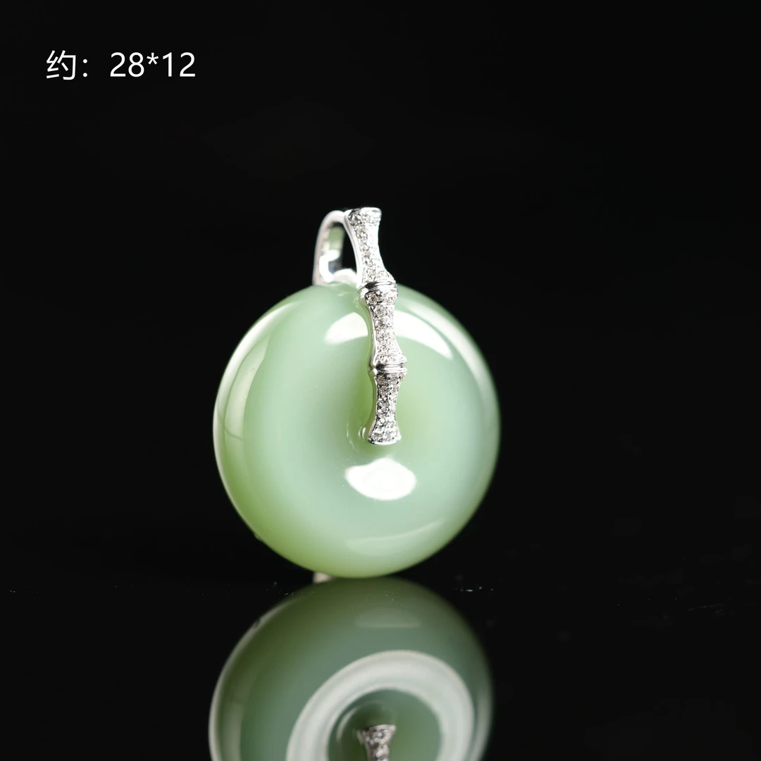 本真 | “笑安”传承级臻品和田玉高色粉青起荧光平安扣吊坠C