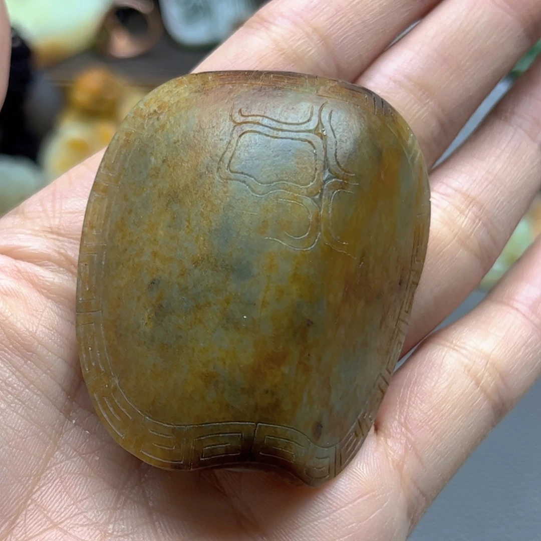 杨***伯颈饰未镶嵌和田玉
