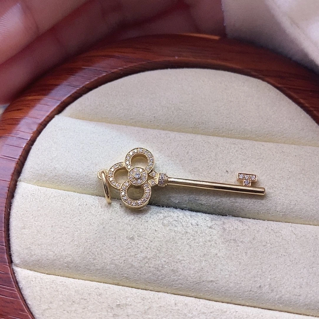 钻石颈饰18K金镶嵌皇冠吊坠k黄