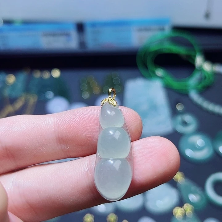 颈饰18K金镶嵌翡翠翡翠