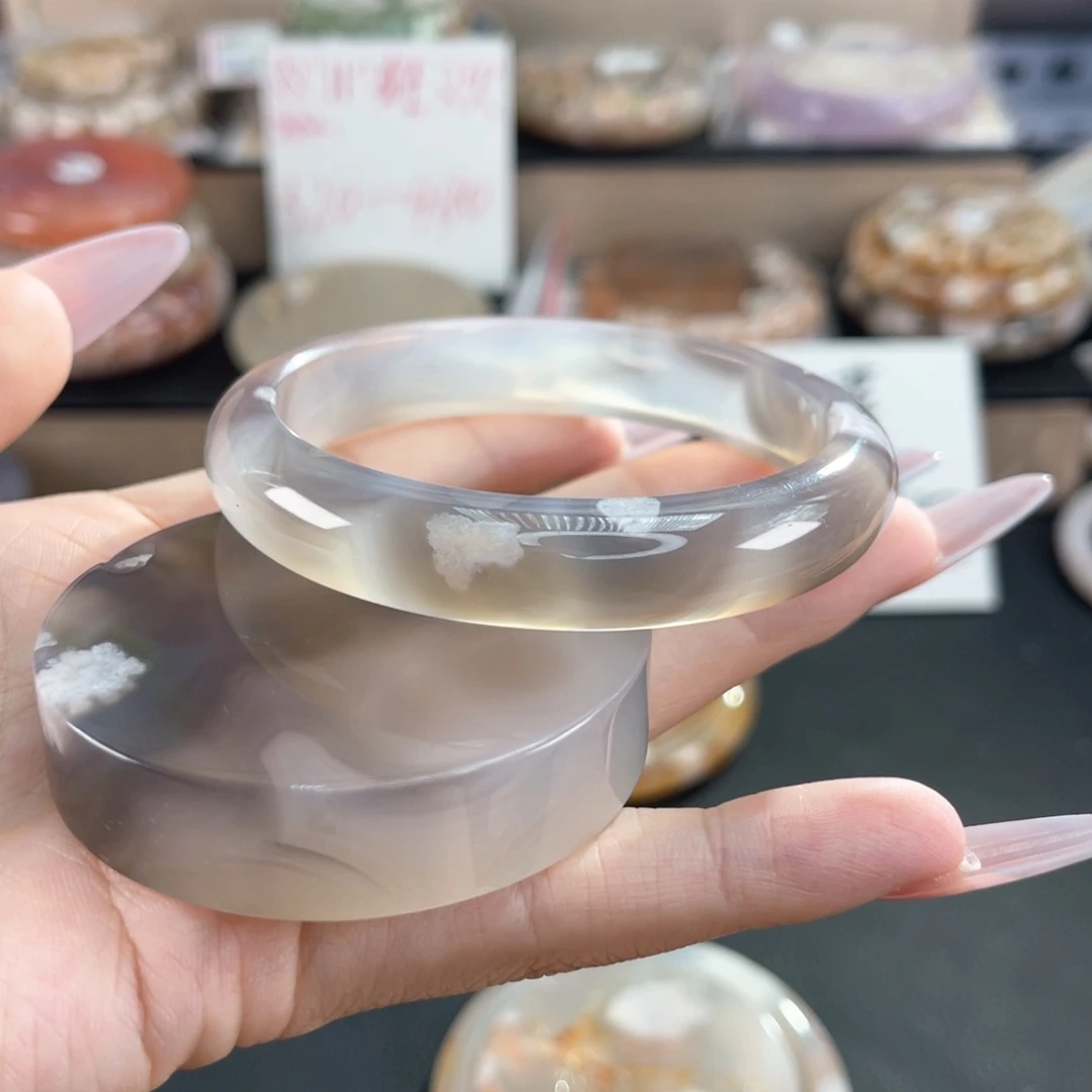 马***用石英质玉未镶嵌手镯60