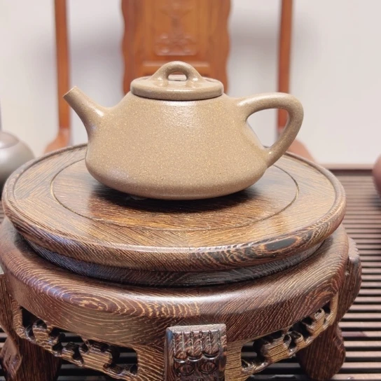 虎***威紫砂茶壶黄龙山原矿青段全手工（230 cc）