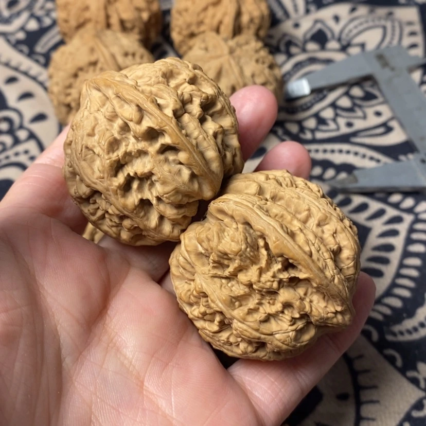 【闪购商品】文玩核桃吊坠初*三静静