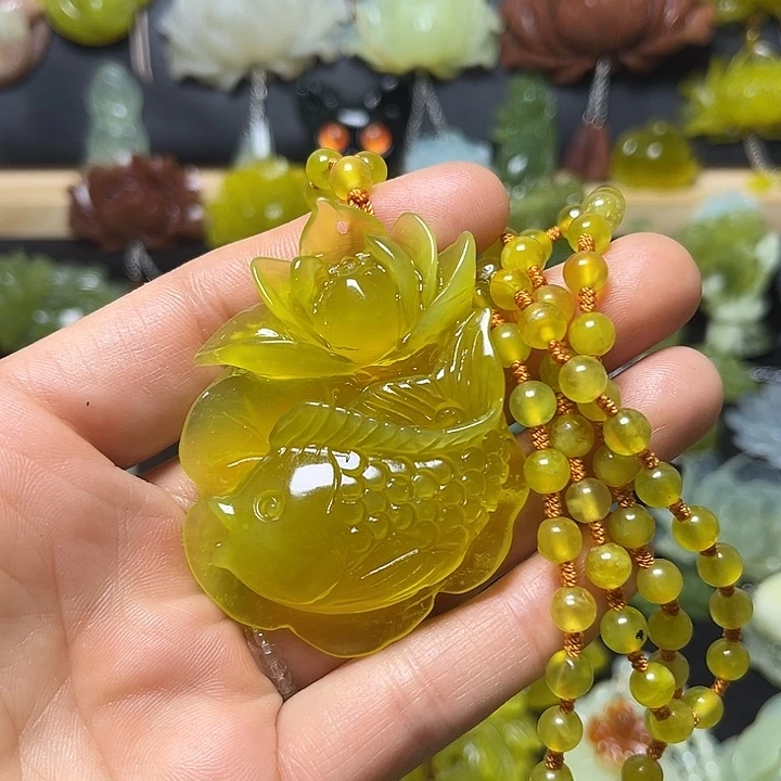 蛇纹石玉未镶嵌颈饰