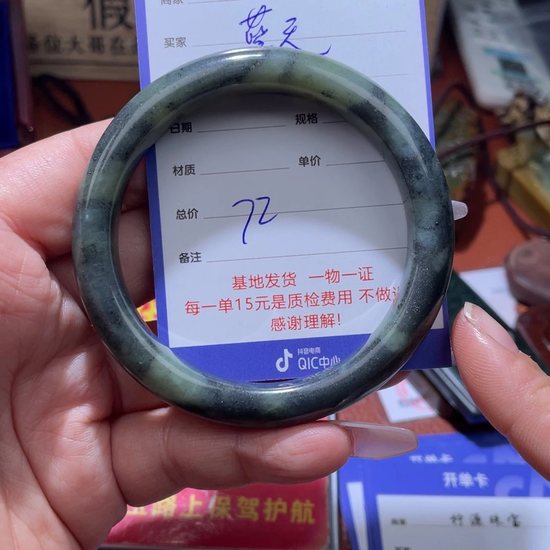 蓝***天和田玉未镶嵌颈饰