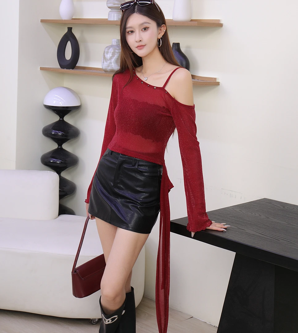 甜酷辣妹性感微透斜肩长袖T恤女夏季新款设计感防晒罩衫薄款上衣
