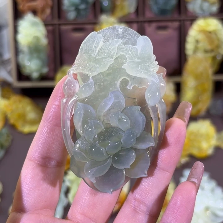 未镶嵌蛇纹石玉颈饰安*?