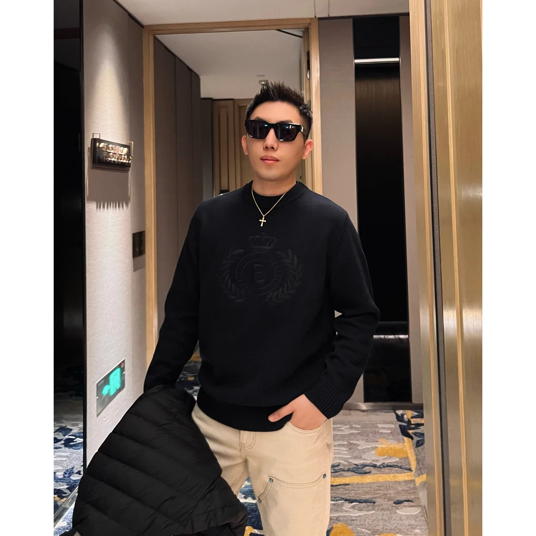 【刺绣毛衣】冬季加倍温暖圆领套头刺绣三色套头毛衣百搭时尚情侣款