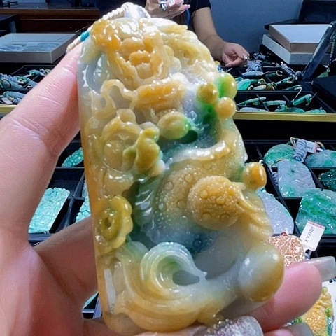 颈饰未镶嵌翡翠一个
