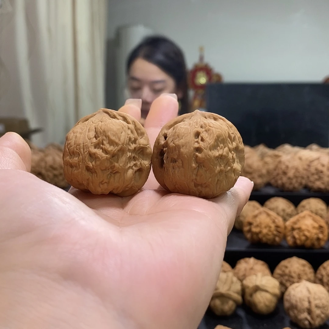 把件文玩核桃38红方印有黄尖