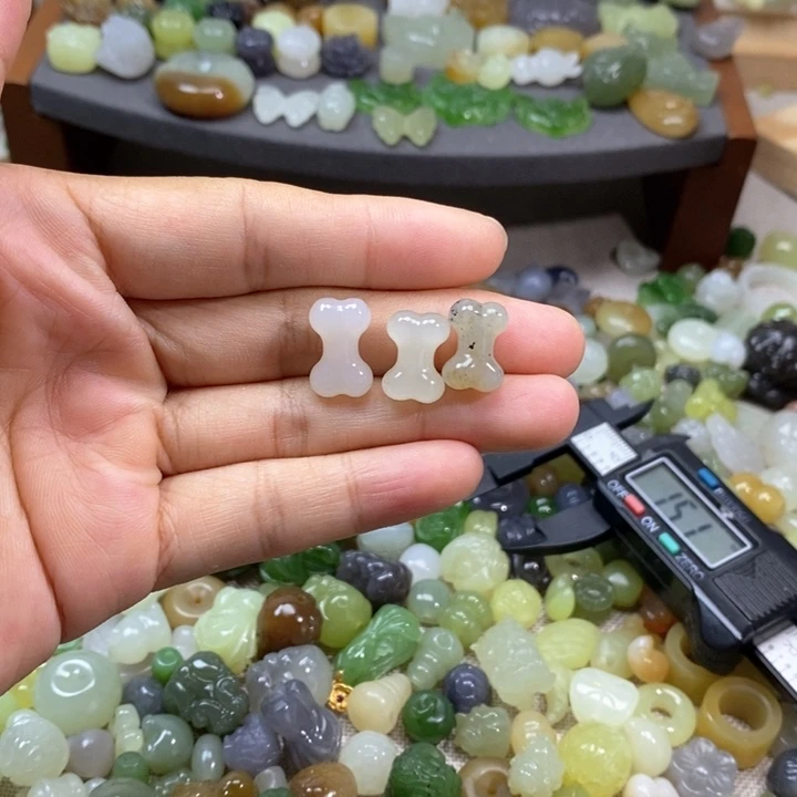 和田玉未镶嵌挂件98一个多样性发其一