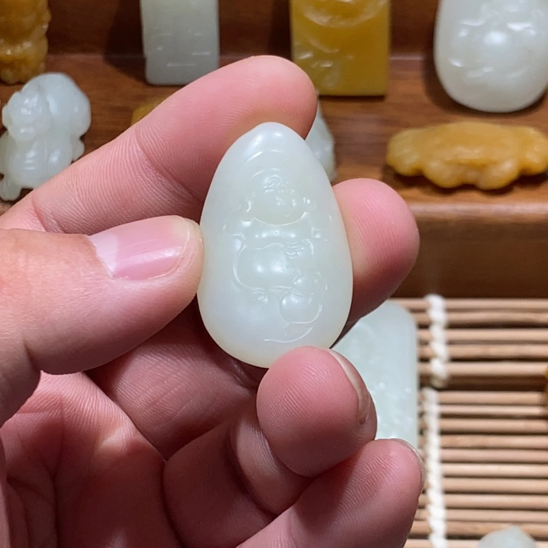 豌****和田玉未镶嵌颈饰
