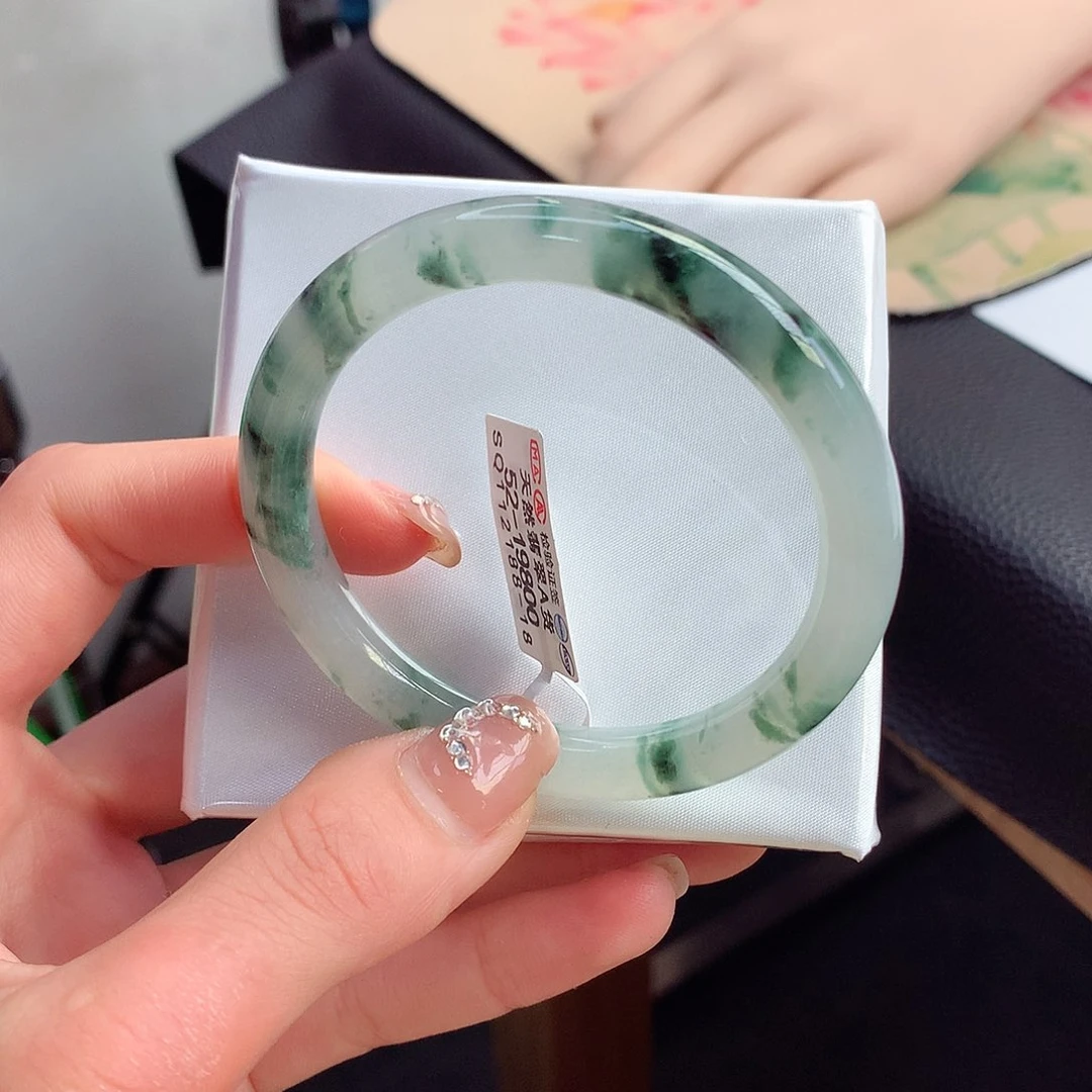 翡翠手镯未镶嵌天然翡翠52-53细条飘绿花
