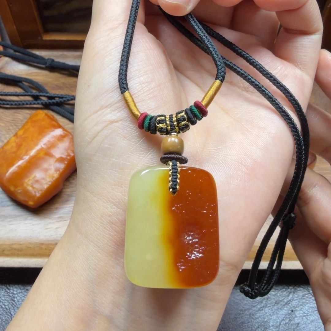 琥珀未镶嵌吊坠(赠链)