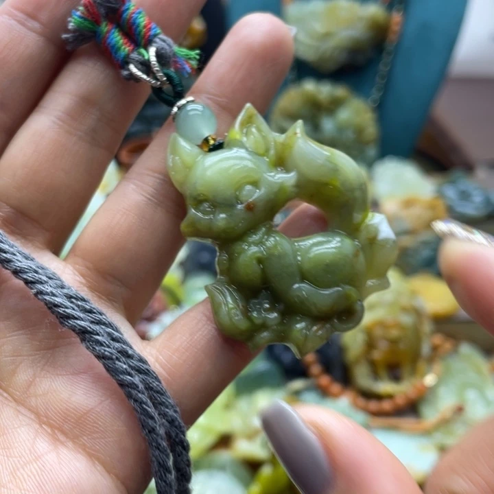 蛇纹石玉合金颈饰