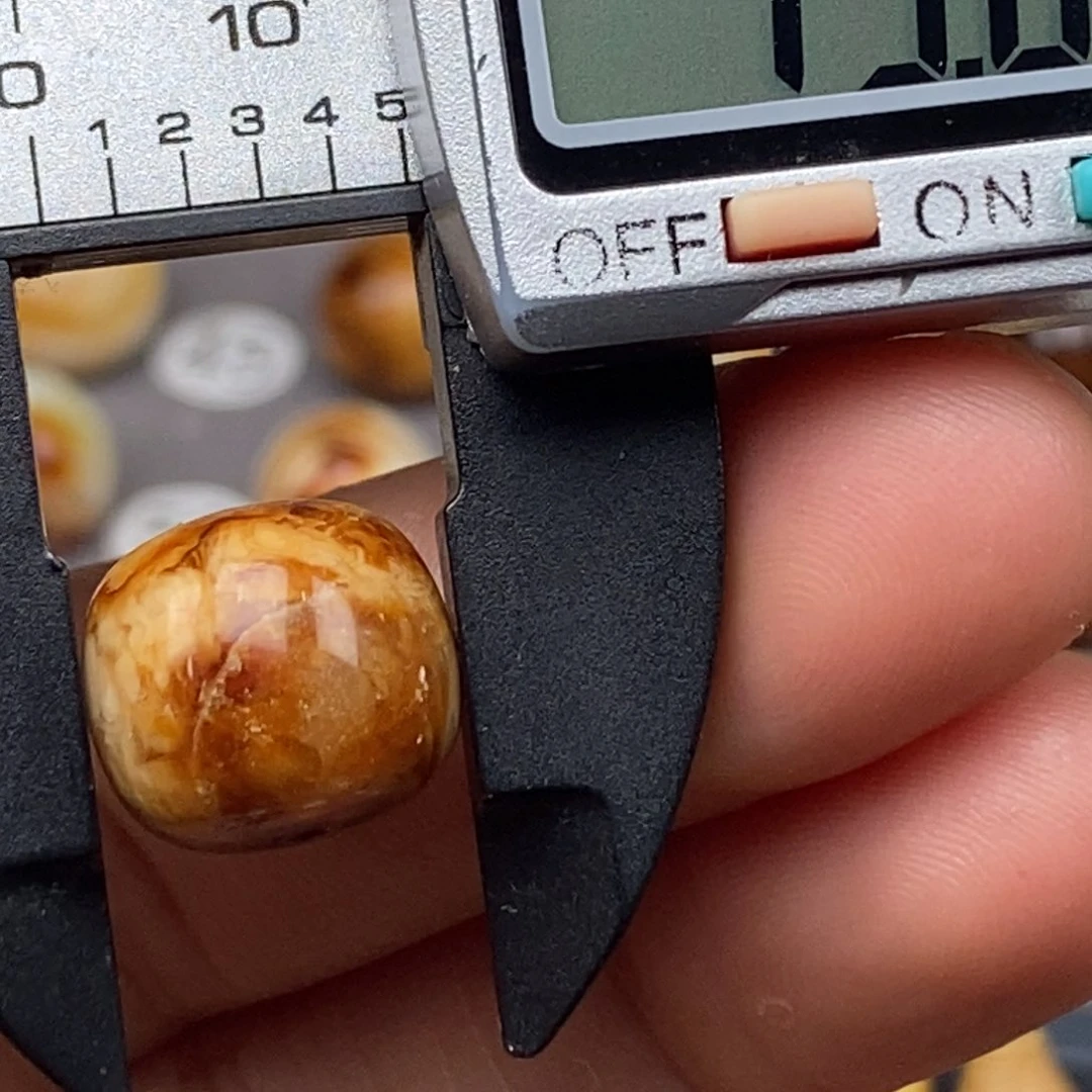 裸石琥珀未镶嵌弓***?老型