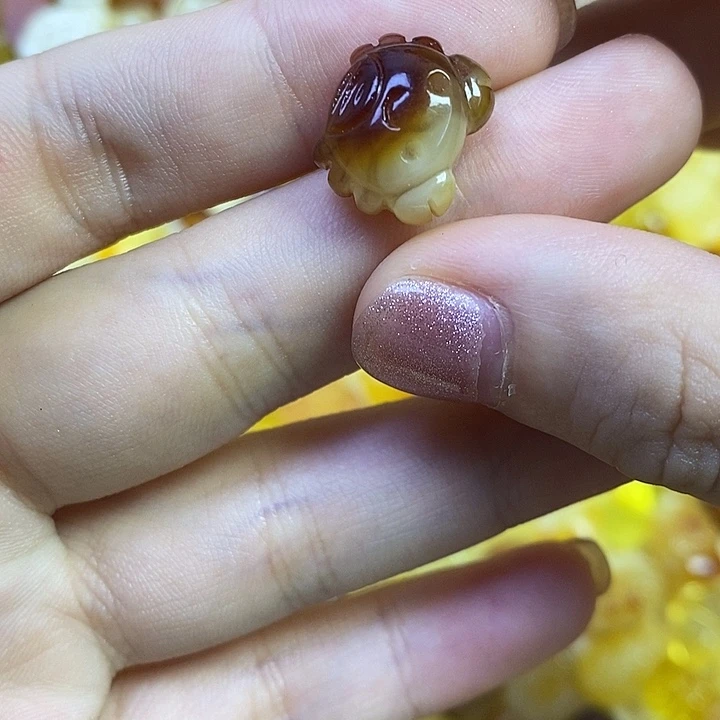 橄榄核吊坠小螃蟹