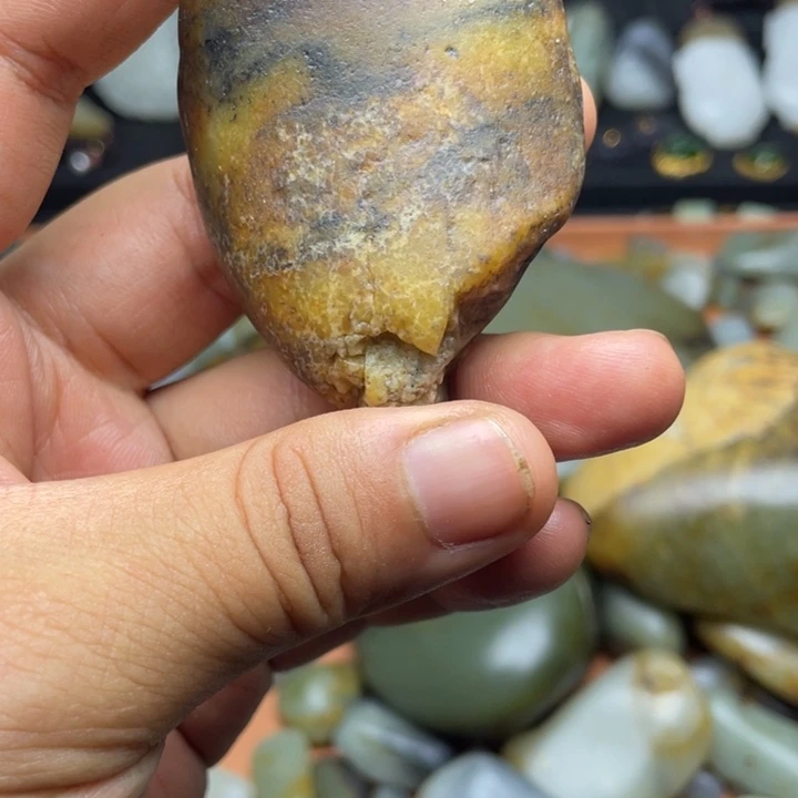 和田玉未镶嵌珠宝半成品流**地