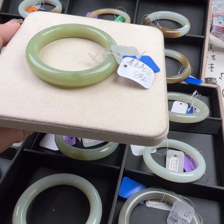 和田玉手镯未镶嵌玲珑美镯58