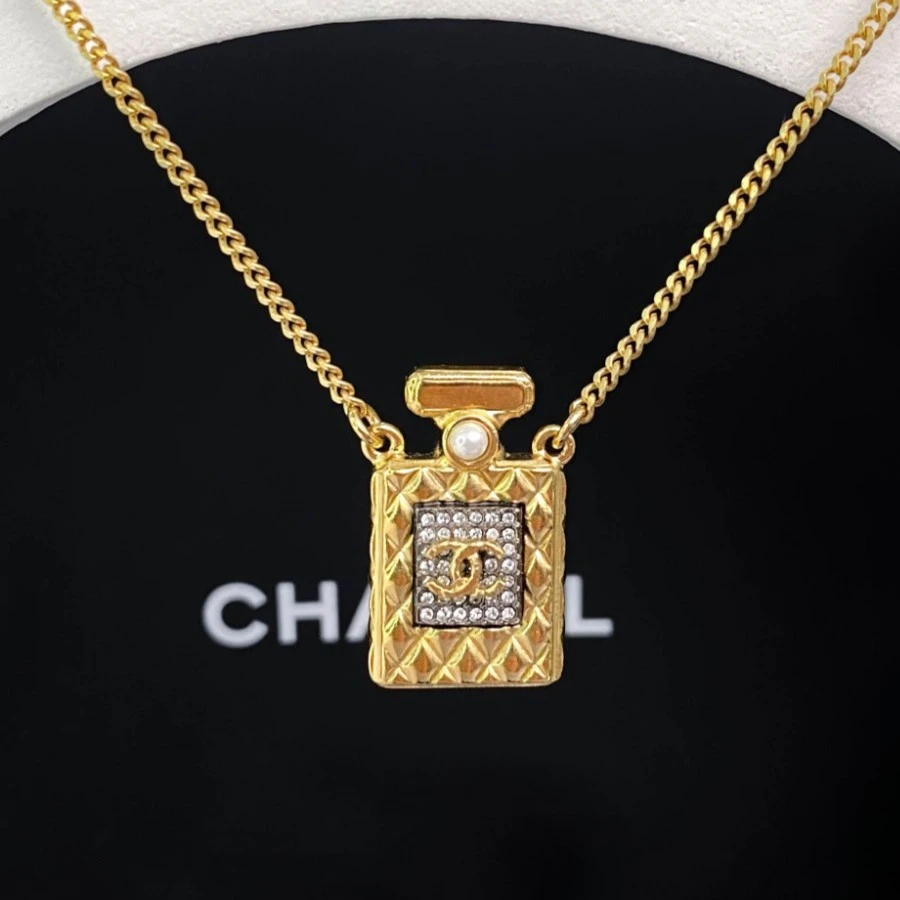 未使用 Chanel/香奈儿 经典双C金色香水瓶造型珍珠镶钻项链 S5387