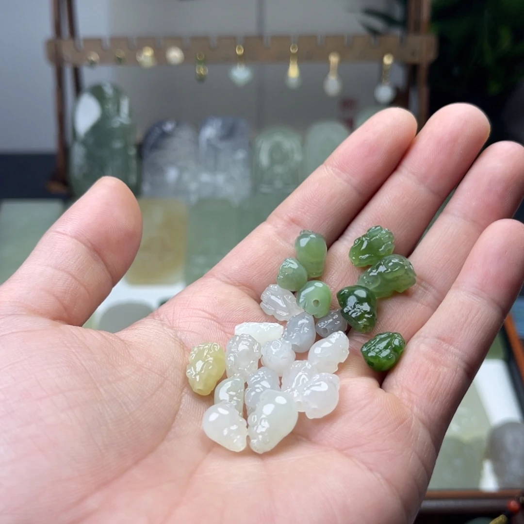 和田玉未镶嵌吊坠(不含链)多样性发货，发一个