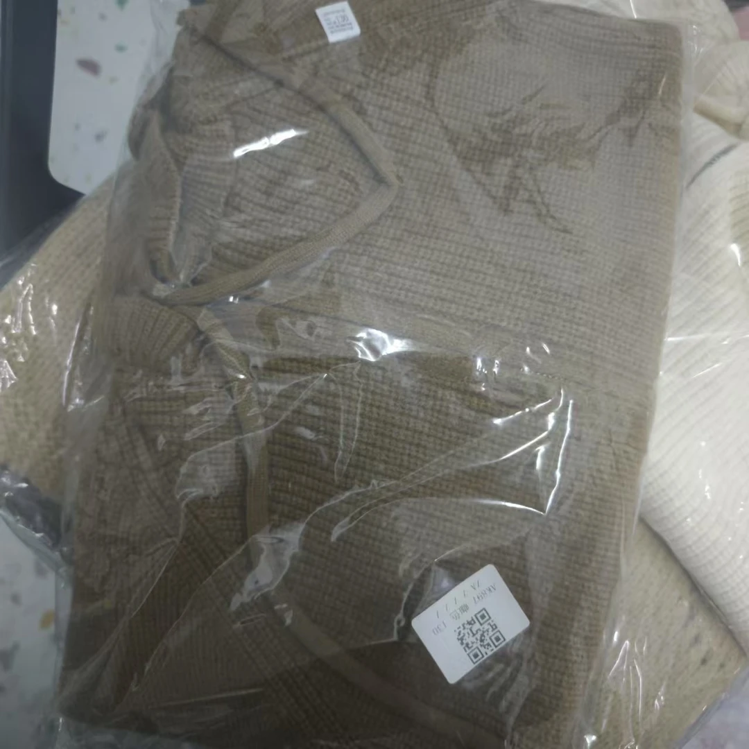 现货AK897女童冬季镂空小花毛衣外套