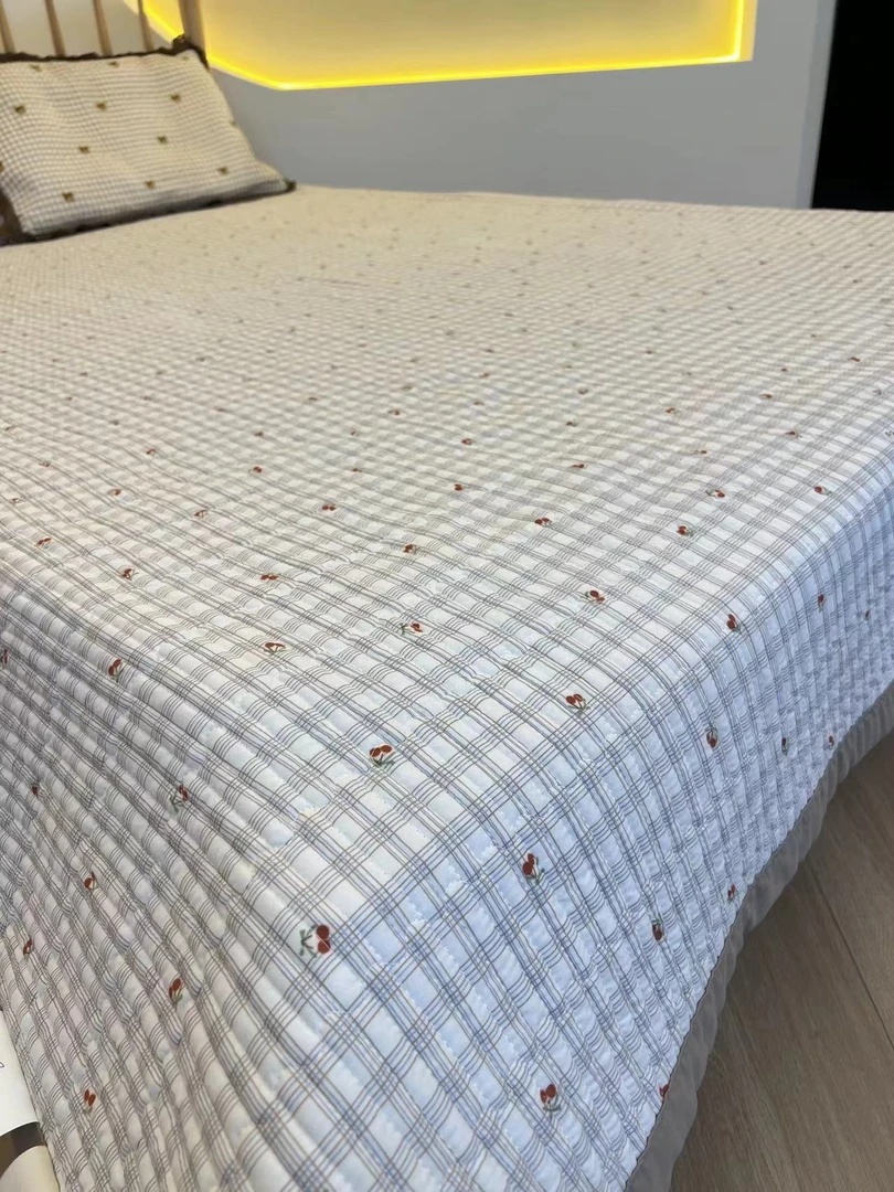 2*2.3新款四季绗缝加厚床盖（格子樱桃咖）