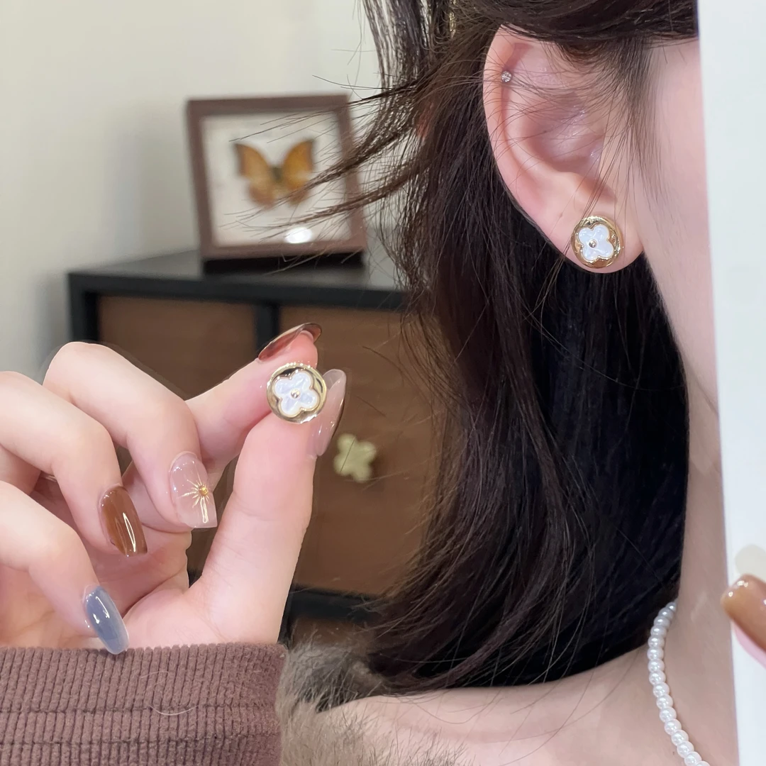 合金贝壳耳饰 韩国气质贝壳四叶草耳钉2025新款轻奢小众设计感耳