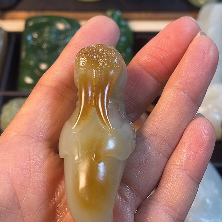 和田玉（糖玉）未镶嵌把件