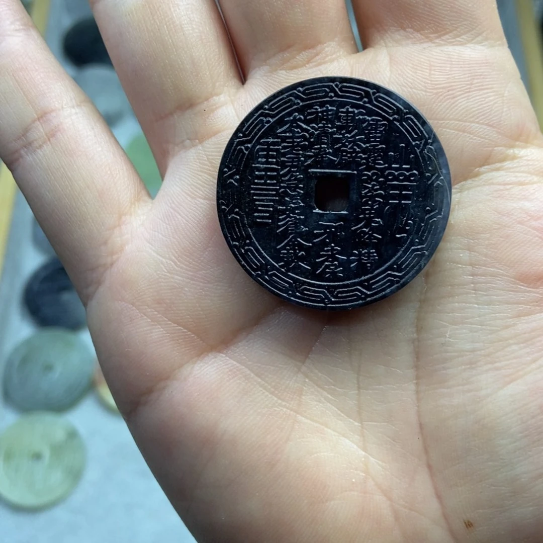 蛇纹石玉颈饰未镶嵌心*