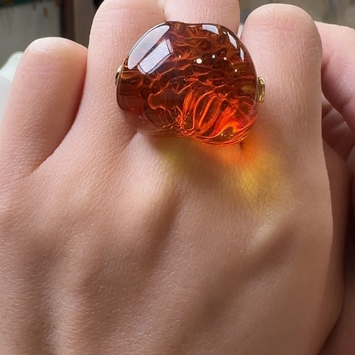 琥珀未镶嵌颈饰戒指