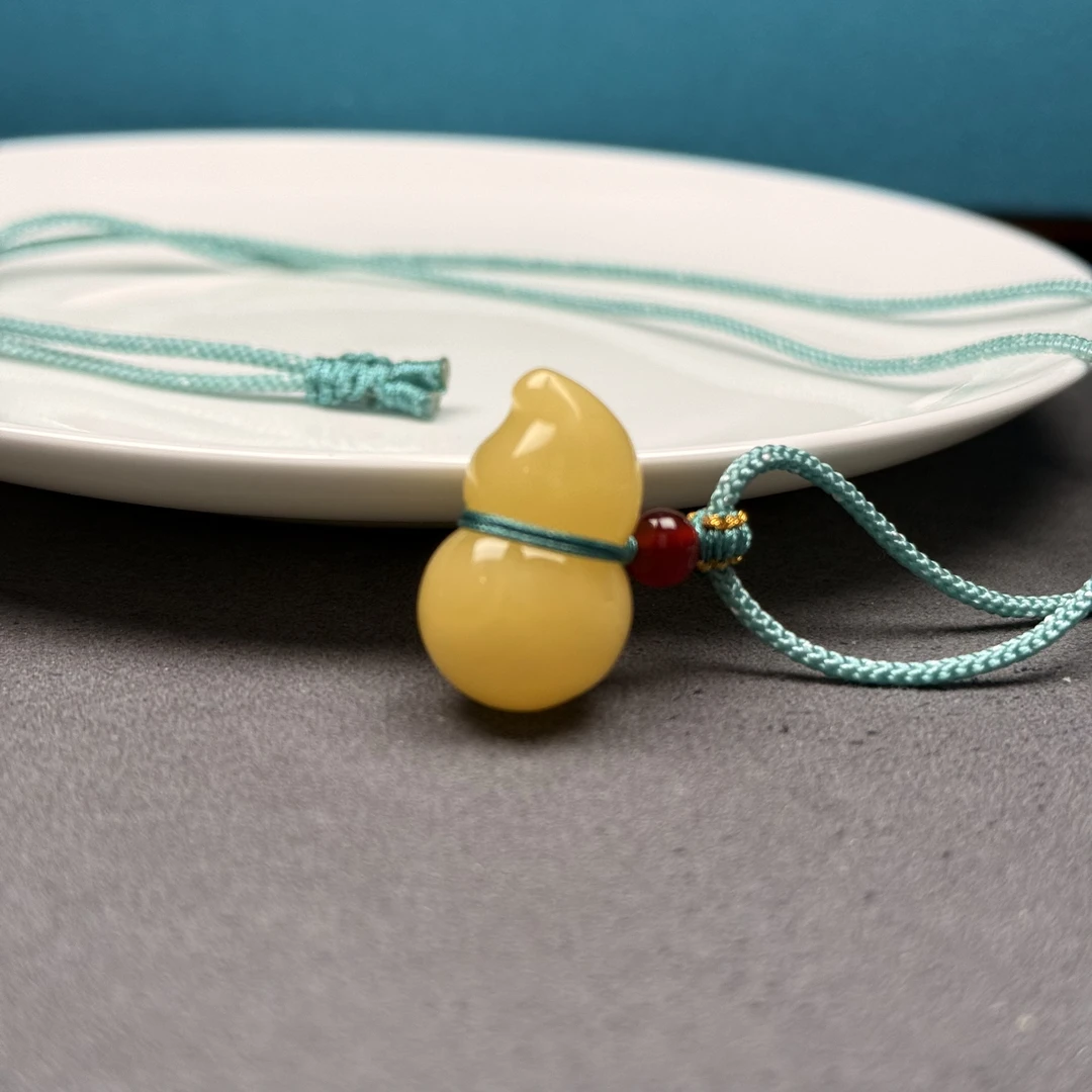 Y5553天然原矿蜜蜡 葫芦15.3*25.4mm 支持鉴定 假一罚十