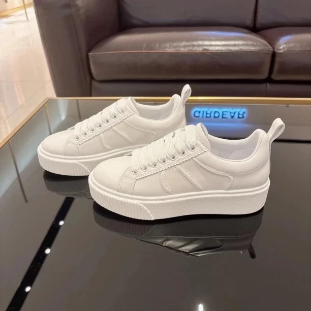 2025年新款夏季超薄不发黄百搭全皮透气显脚小饼干鞋12261