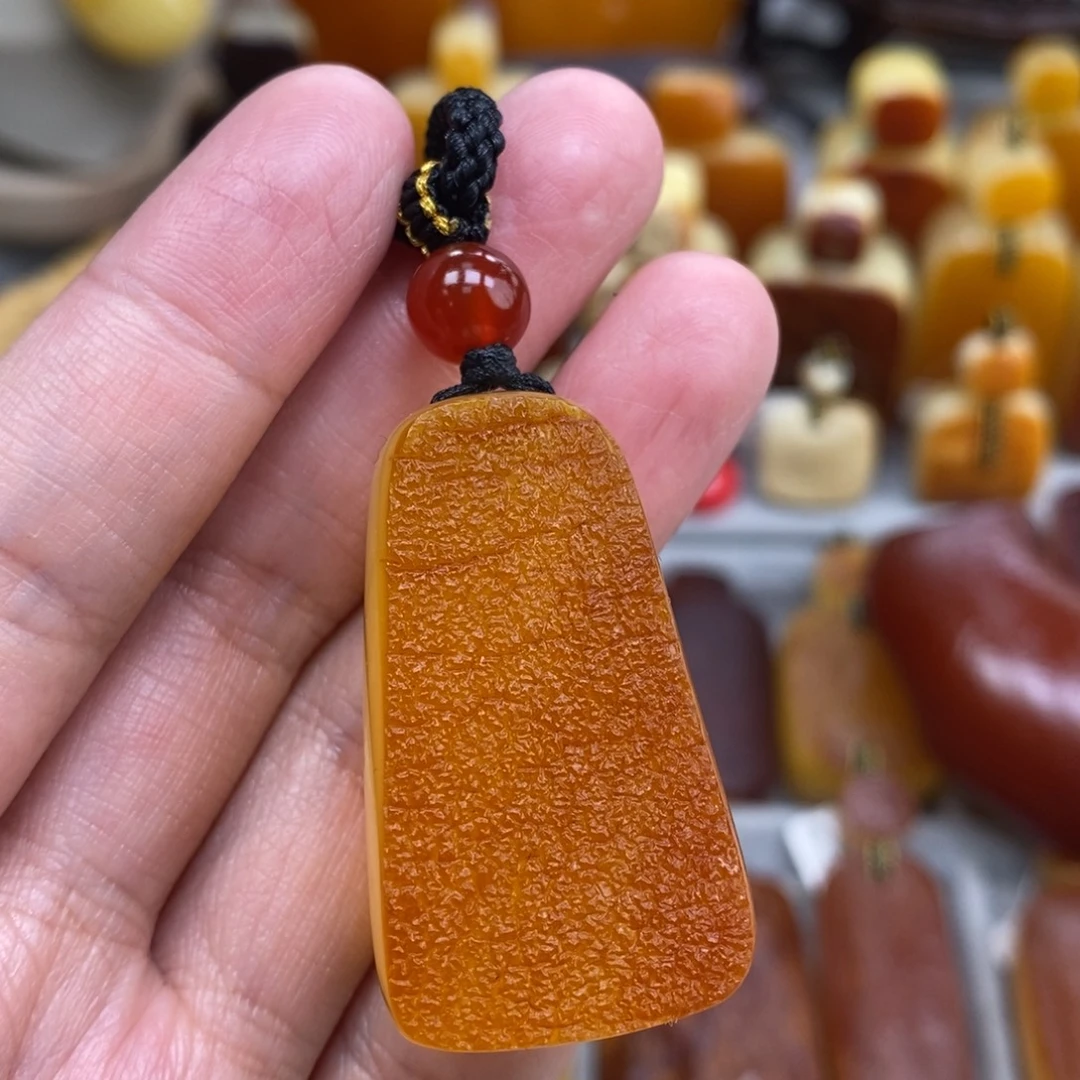 蜜蜡未镶嵌珠宝奇石