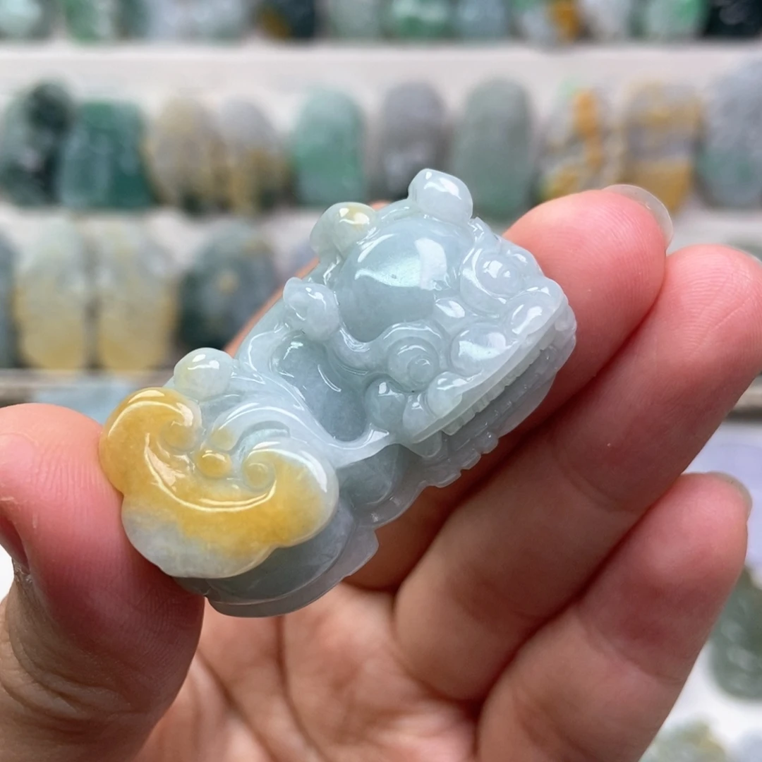 翡翠未镶嵌吊坠(赠链)