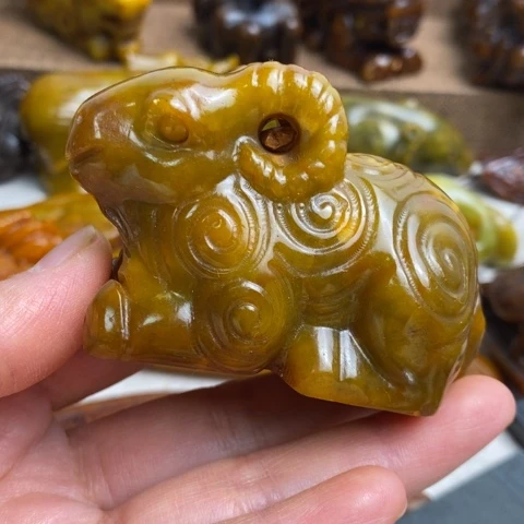 蛇纹石玉未镶嵌颈饰90