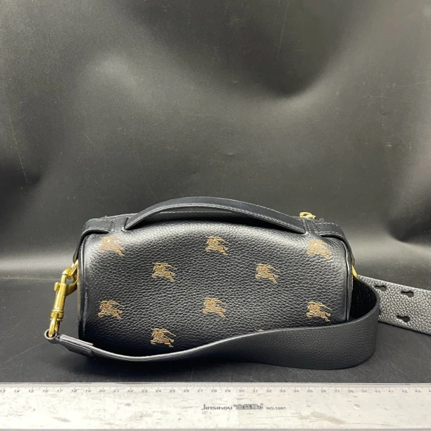 95新 BURBERRY/博柏利 战马格纹斜挎包/14401