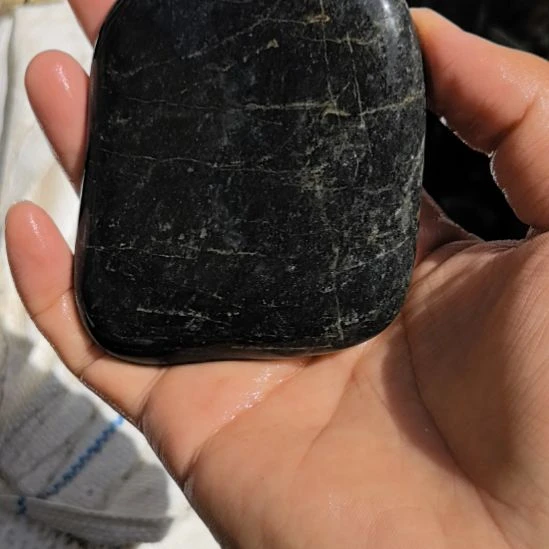 石材铭****卖藏玉药王石原石手把件一个