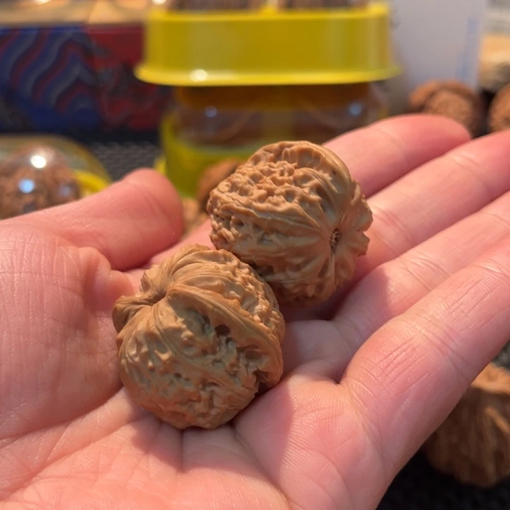 祺***祺文玩核桃把件三角白