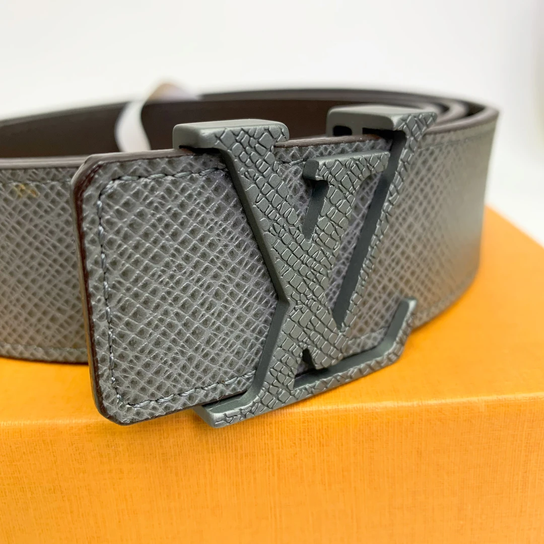 全新未使用 LouisVuitton/路易威登 Lv灰色荔枝纹牛皮皮带