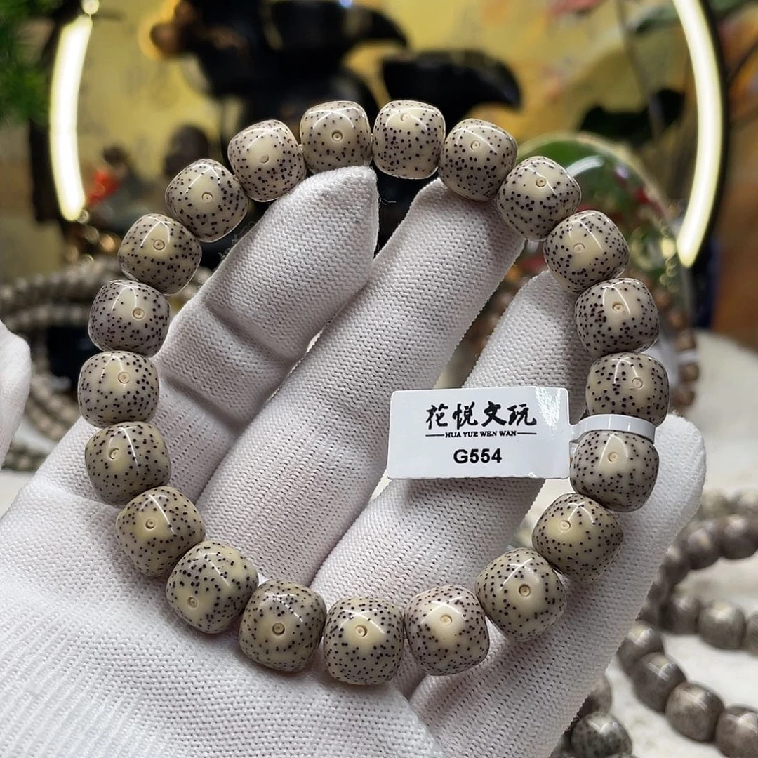 手串星月菩提11*10瓷白侧留白针尖星g554