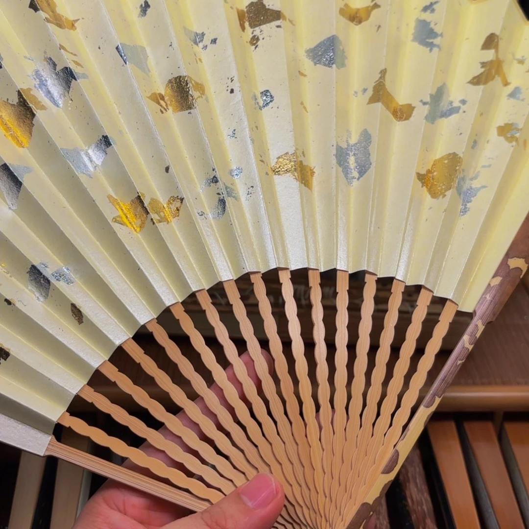 扇子白撒金龙鳞梅妃